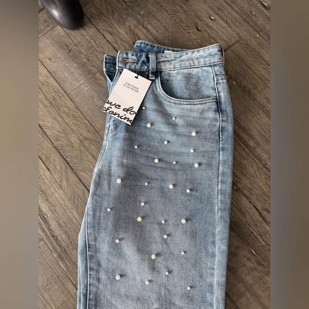 BNWT Vero Moda Straight Leg Pearl Embellished Jean, size 28. - Picture 7 of 14